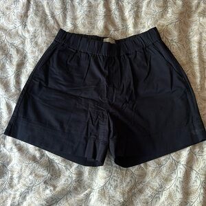 Everlane cotton pull on shorts. 5-in inseam. Size L